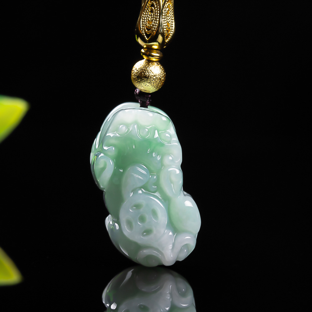 Jewelry & Watches Bench - Natural Burmese A Emerald Pea Green